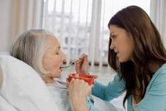 התמודדות של בני משפחה עם הטיפול בקשיש